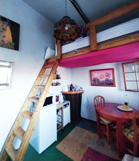 Interior-espacio-hanuman-en-la-casa-rural-eden-garden-comares